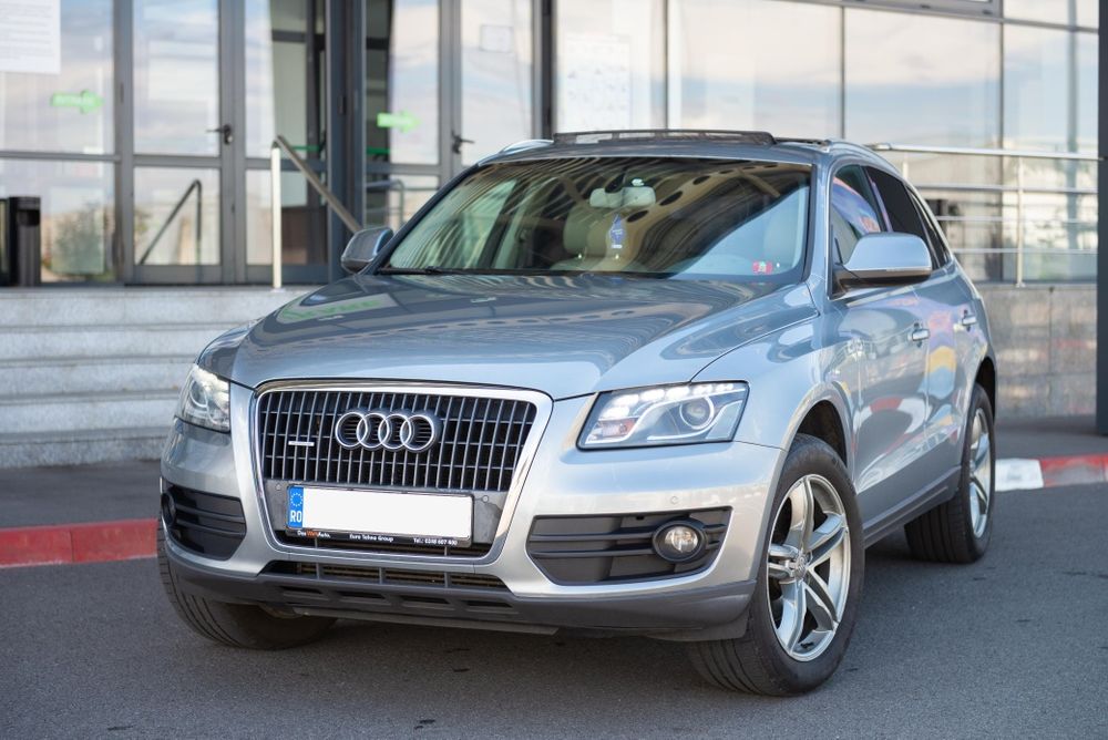 Vând Audi Q5  quattro