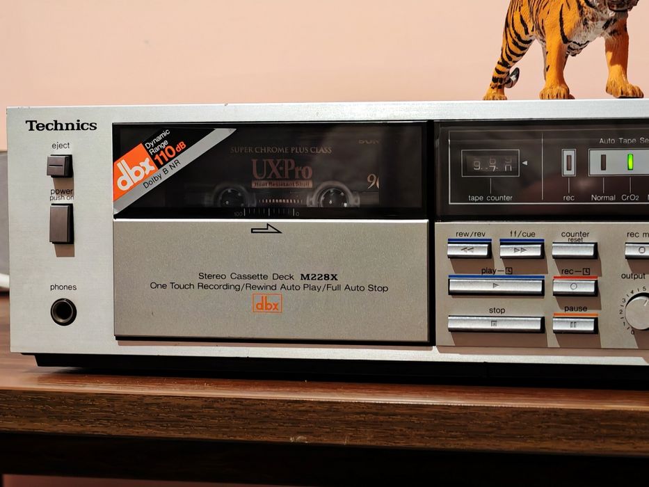 Technics RS-M228X cu  DBX. Un vintage frumos și elegant. Preț fix !