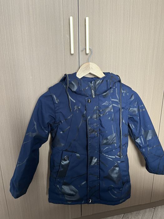 Куртка весна на мальчика 6-7 лет