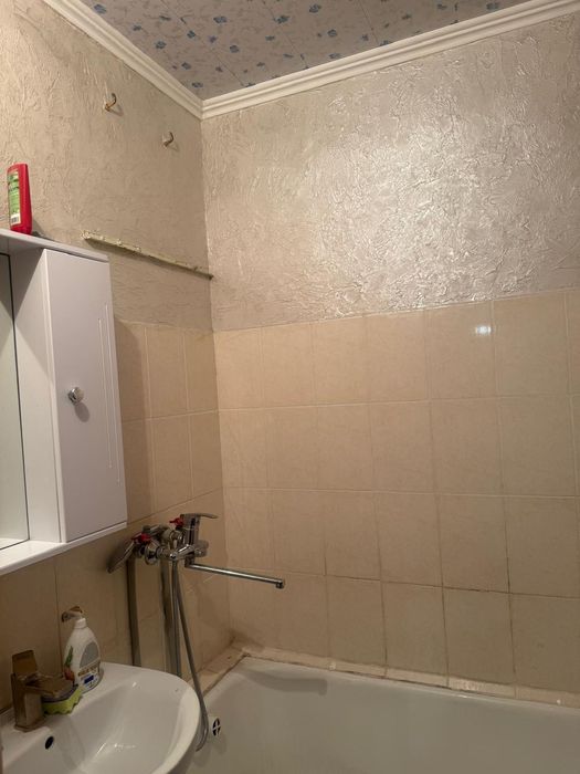 2х ком. кв.продам в 10мкр дом 10