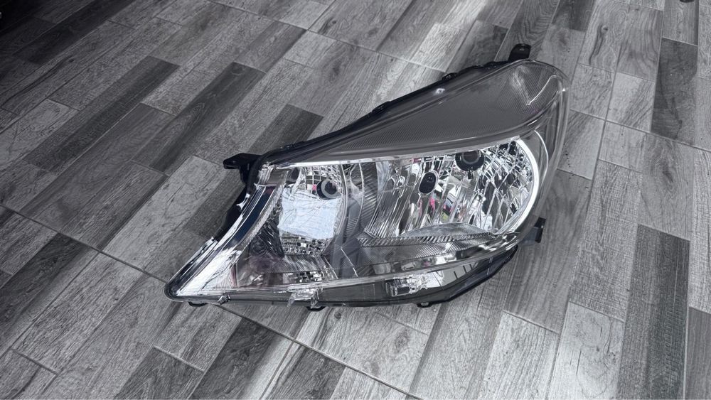 Far stanga Toyota Yaris an:2011-2014