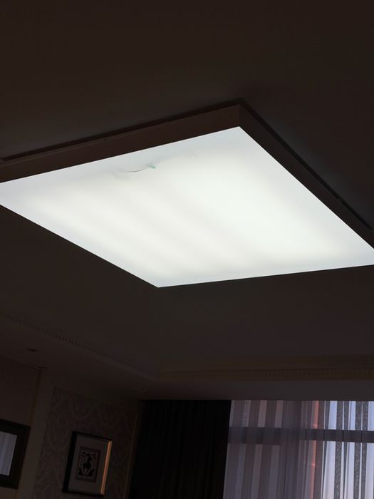 Отдам потолочную люстру