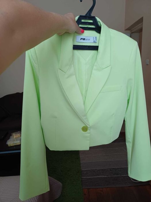 Късо дамско сако жълто-зелено