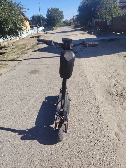 Vand trotineta electrică+casac cadou