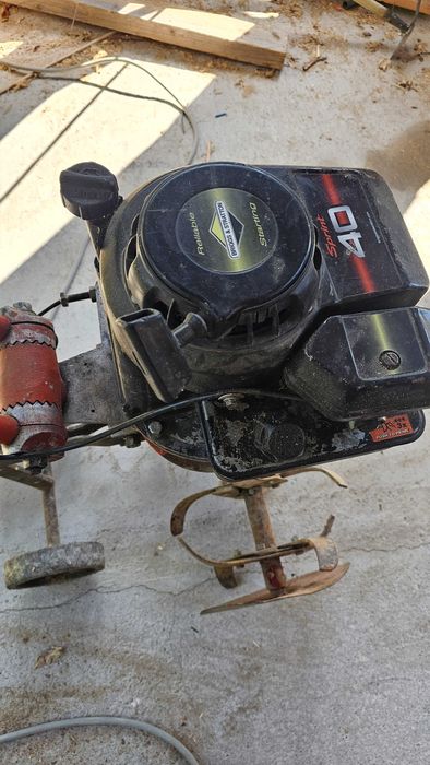 Cultivator cu motor Briggs& Stratton Sprint 40