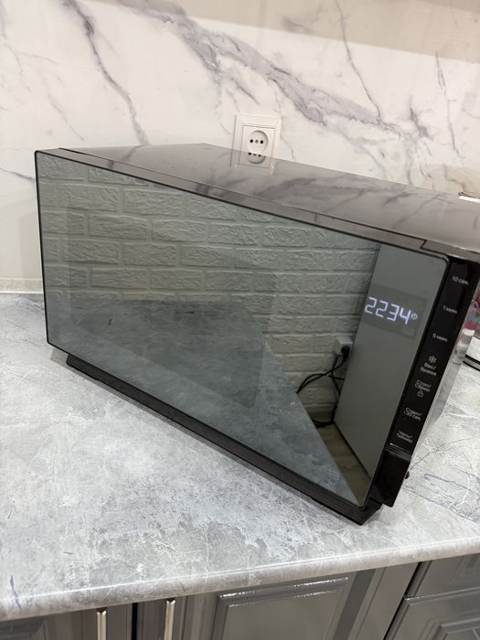 Продам микроволновую печь AVA EMWO-2390GBM