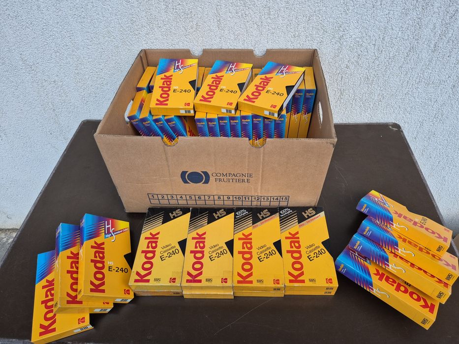 Vând 28 casete video VHS originale Kodak colecție filme mixte