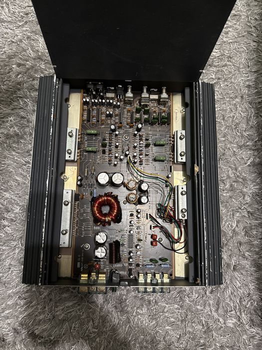 Amplificator auto Infinity!!