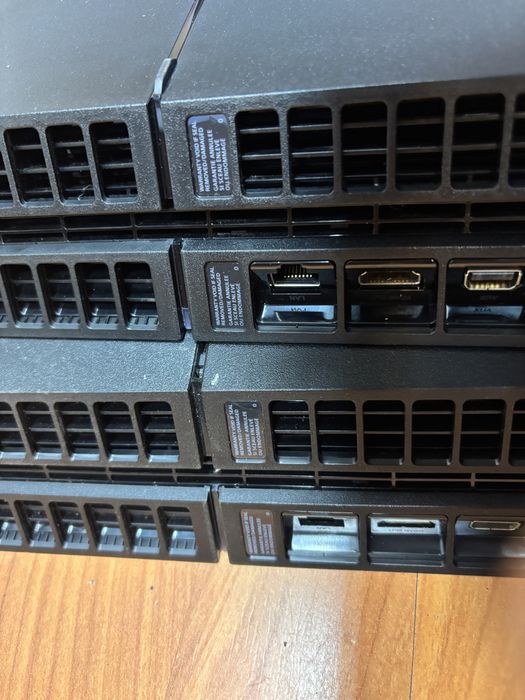 2 броя PS4 конзоли комплект