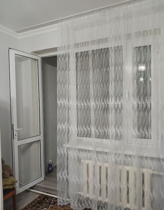 Аренда 2/4/4,50м2,болкон 1.5×3,НЕ торец! Массив Феруза, кафе Шукрона!