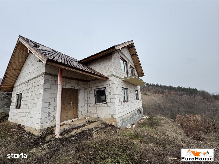 Casa la rosu de vanzare in Alba Iulia