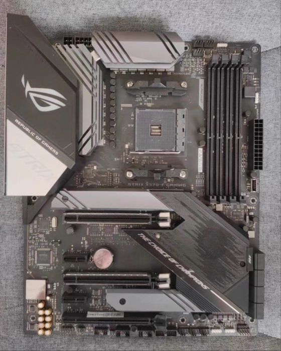 Kit Gaming Impecabil Full Box: ASUS ROG X570-F + Ryzen 5 3600X + 16GB RAM 3600MHz
