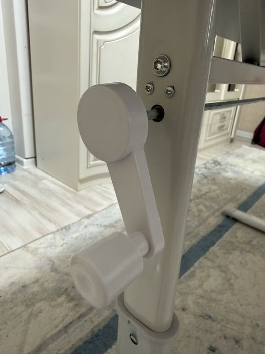 Компьютерный стол с регулировкой высоты