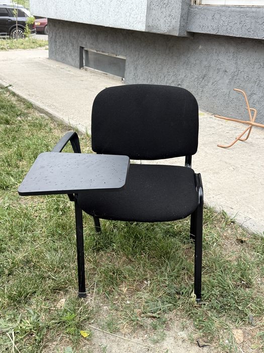 Изо стуля с партой