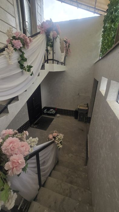 Юнусабад-19 Кизил дехкон дом 2-этажный 5-комнат 1-сотка земли.