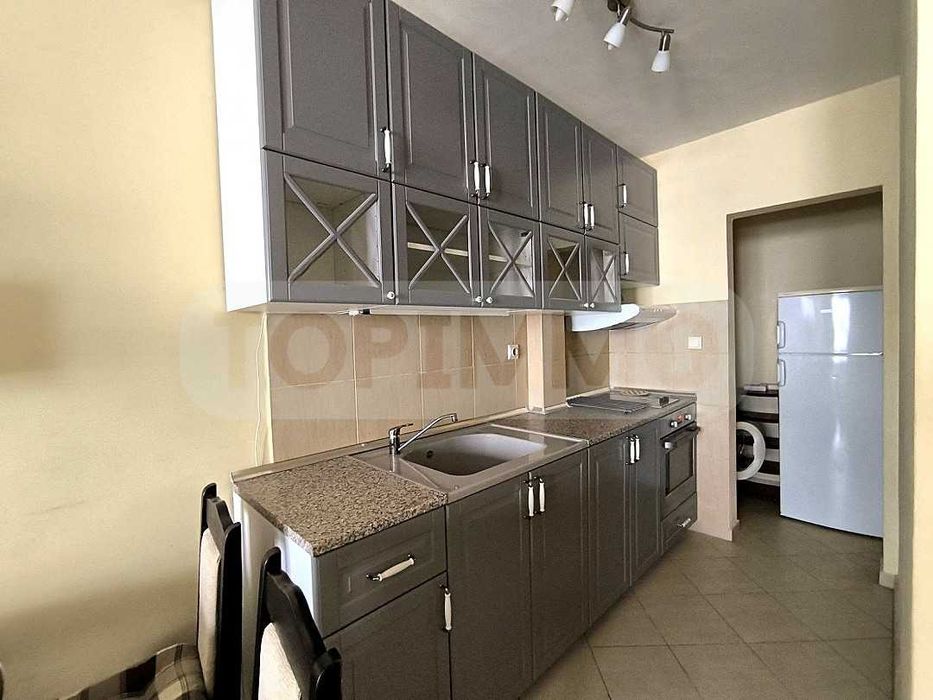 Дава се под наем Двустаен апартамент в Варна, Левски - 70 кв.м за 614 € - Снимка #2