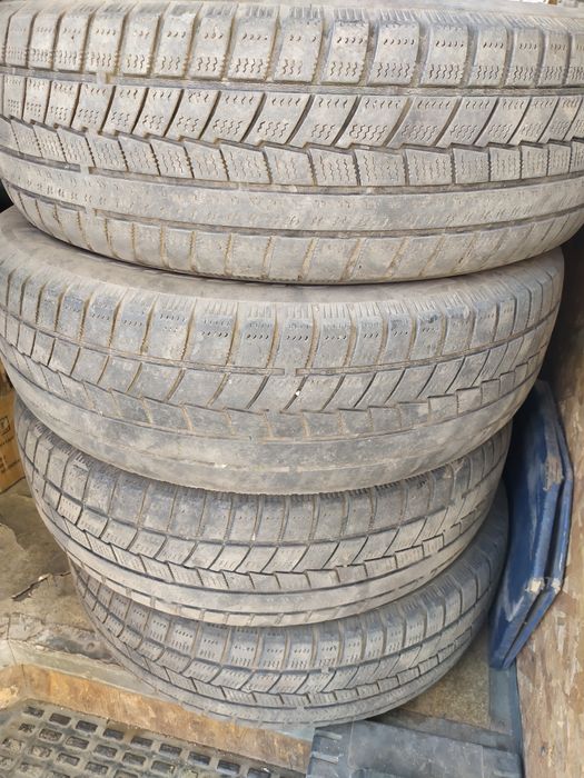 Продам б/у шины R16 215/70