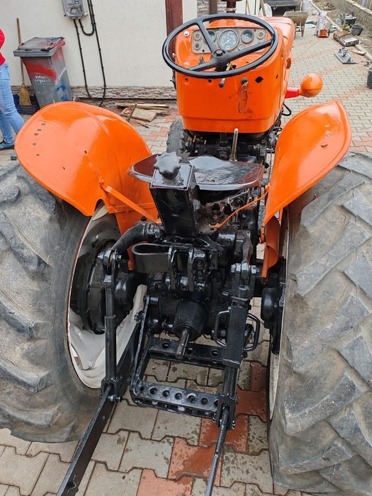 Vând tractor U445