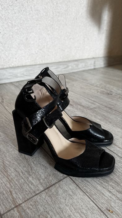 Продам обувь 35-36 размер!