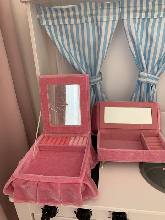 Шкатулка для девочки и мебель для кукол