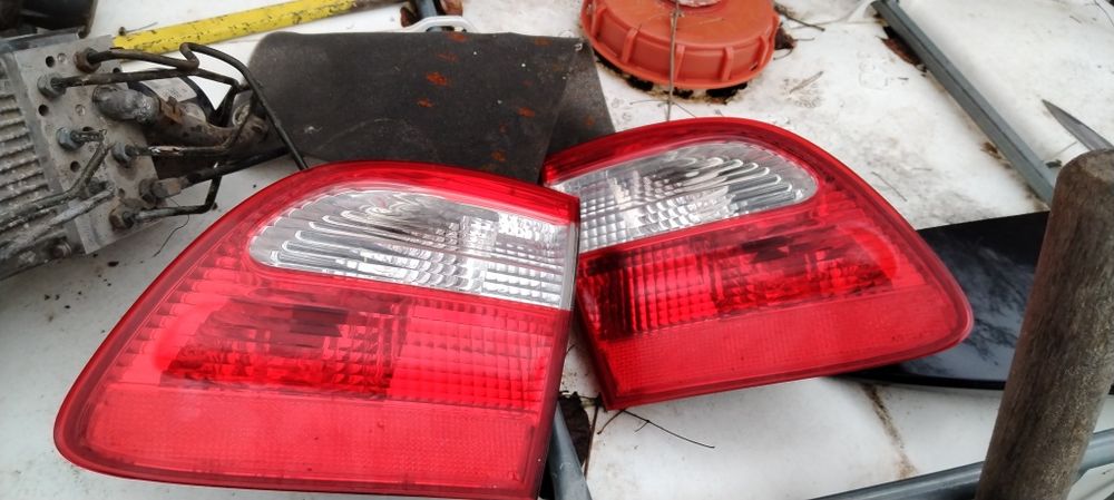 Ляв и десен стоп задна врата багажникза Мерцедес s211