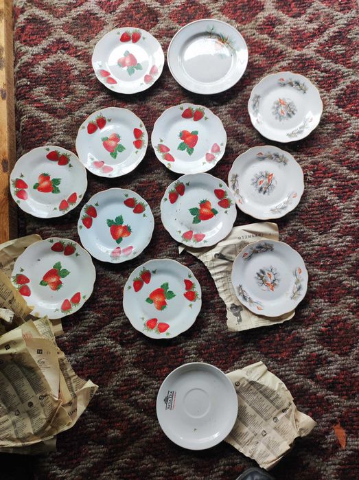 Тарелки посуда  чашки