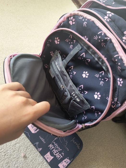 Ghiozdan cu penar inclus de firma