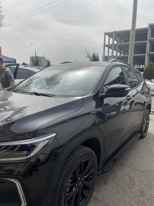 Tracker 2 qora glansiviy parog