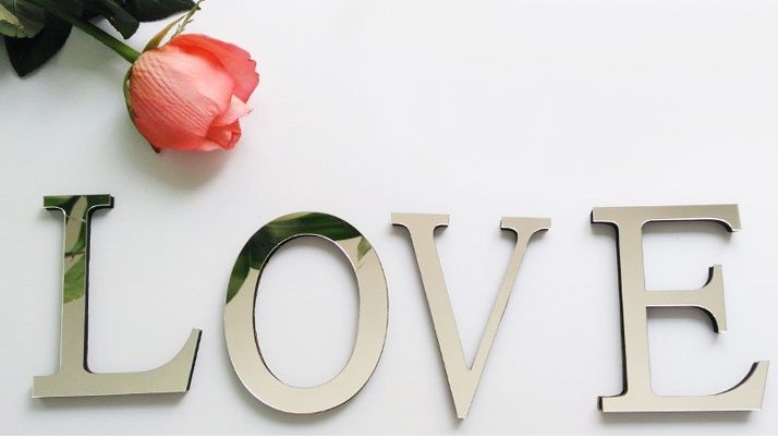 Зеркальные наклейки буквы Love