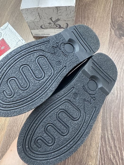 Новые кожаные туфли для мальчика