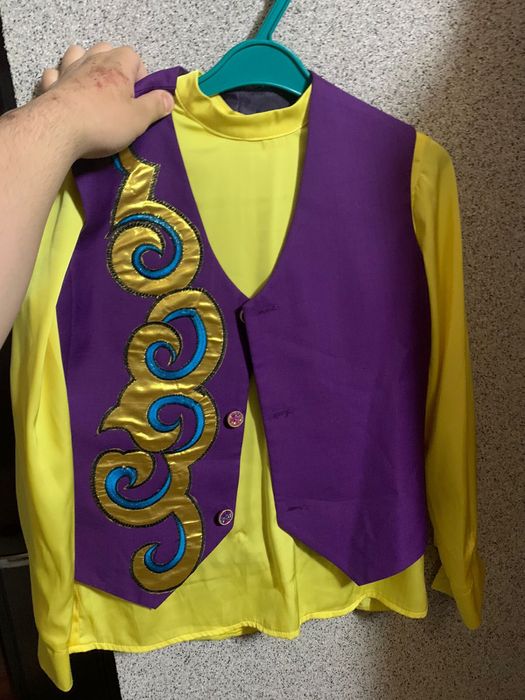 Продам костюмы