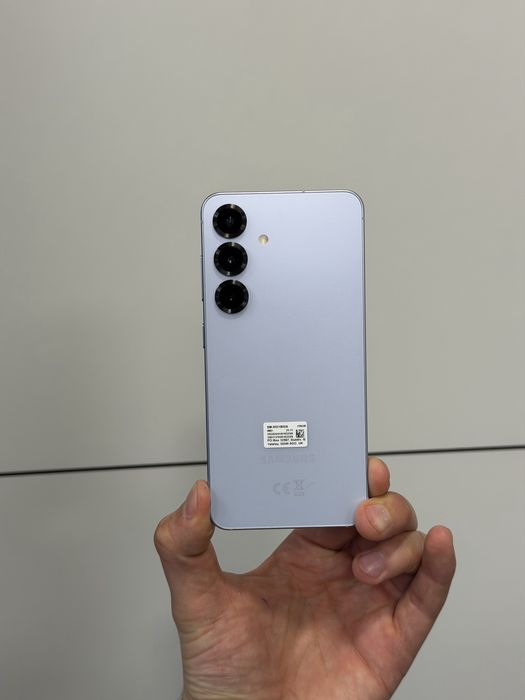 Продавам нов Samsung S25 256GB