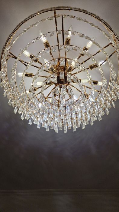 продам люстру в отличном состоянии