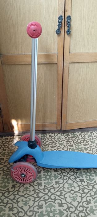 Самокат Scooter трёхколёсный.