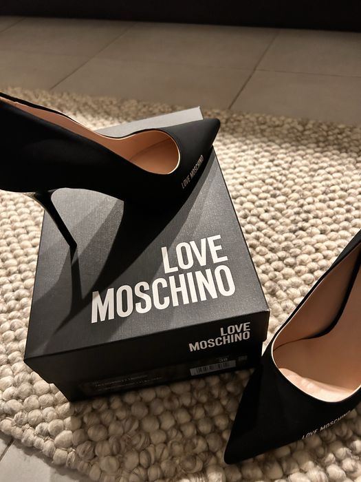 Нови обувки Love Moschino