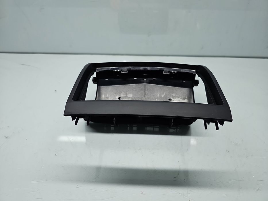 Grila aerisire centrala Volkswagen Touareg (7LA, 7L6) [Fabr 2003-2010]