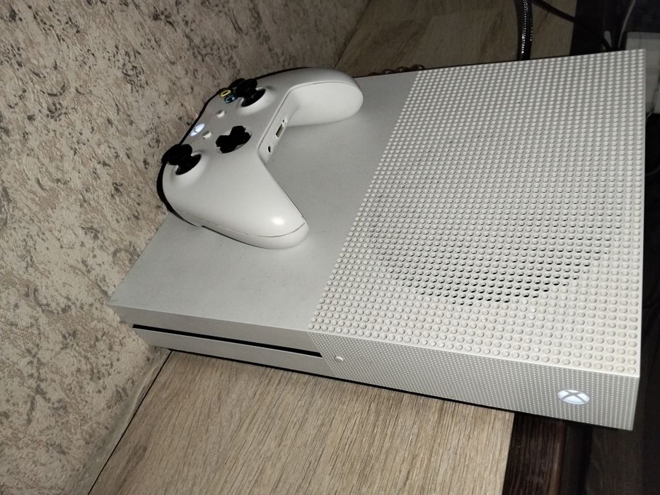 Xbox one s на 1 терабайт !обмен!