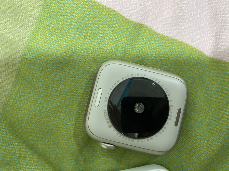 Apple watch SE часы