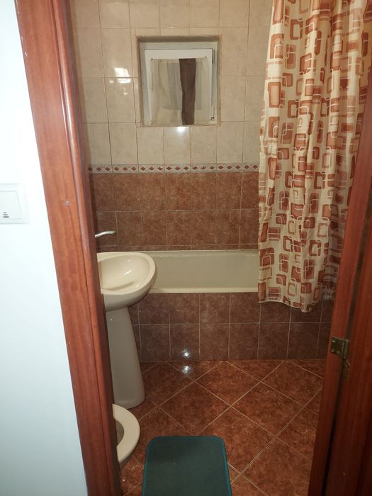 Inchiriez apartament 3 camere Cartier Tudor zona Corina