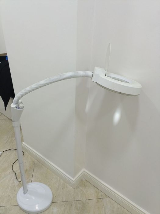 Лампы с увелечительным стеклом и для фото