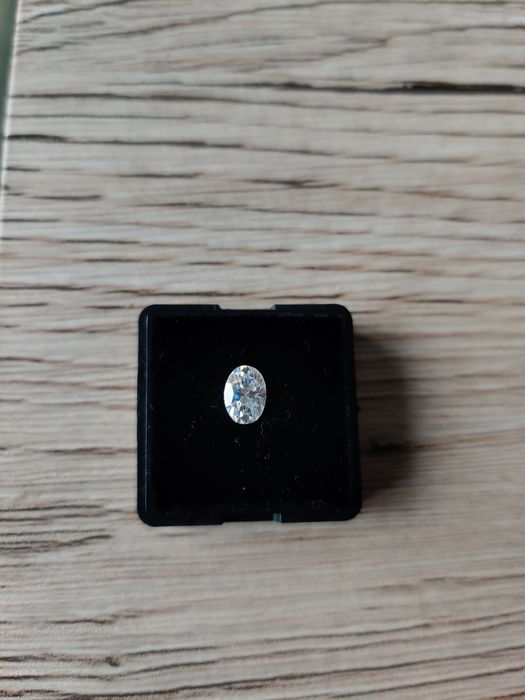 Лабораторен диамант мойсанит овал 1.0 карат VVS1