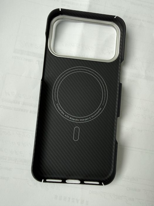 Husa kevlar aramida 110 lei si geam iphone 17 pro max 40 lei