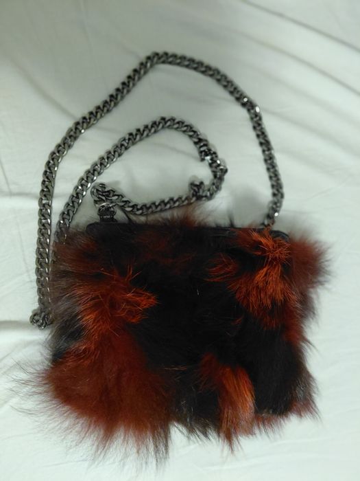 Дамска чанта пухкава кожа