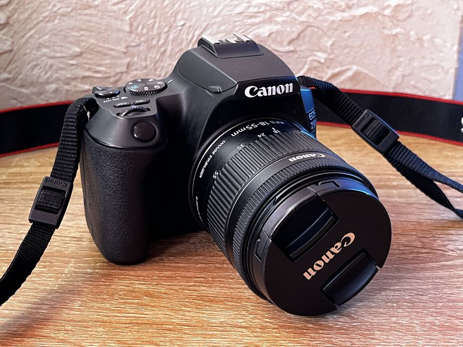 Canon 250D - фотоапарат