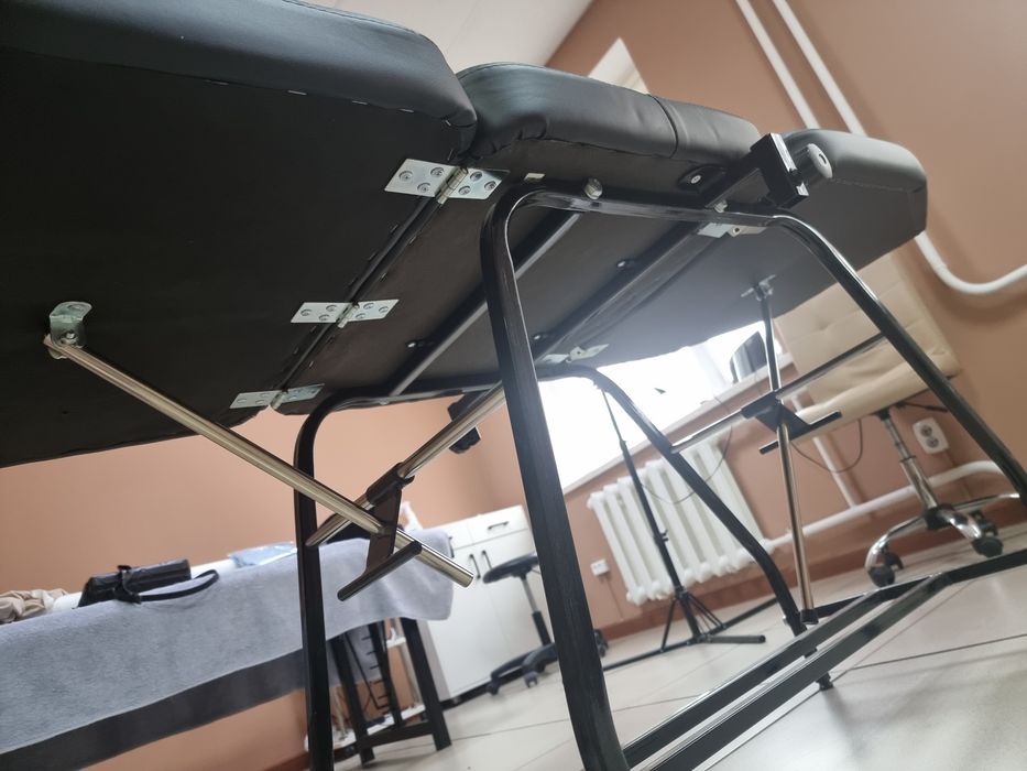 Кушетка чёрная косметологическая