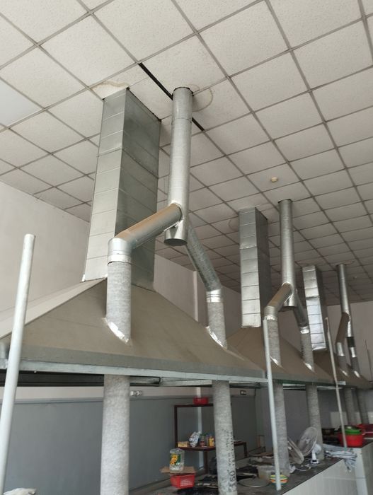 Вытяжка му́ри сотилади