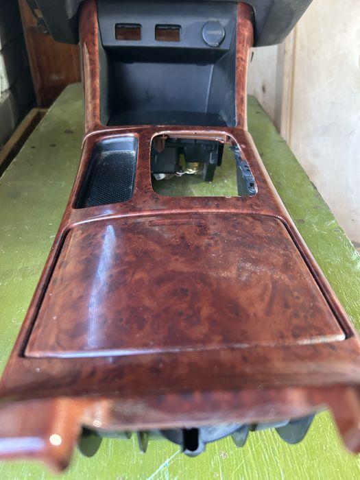 Продам консоль камри 30