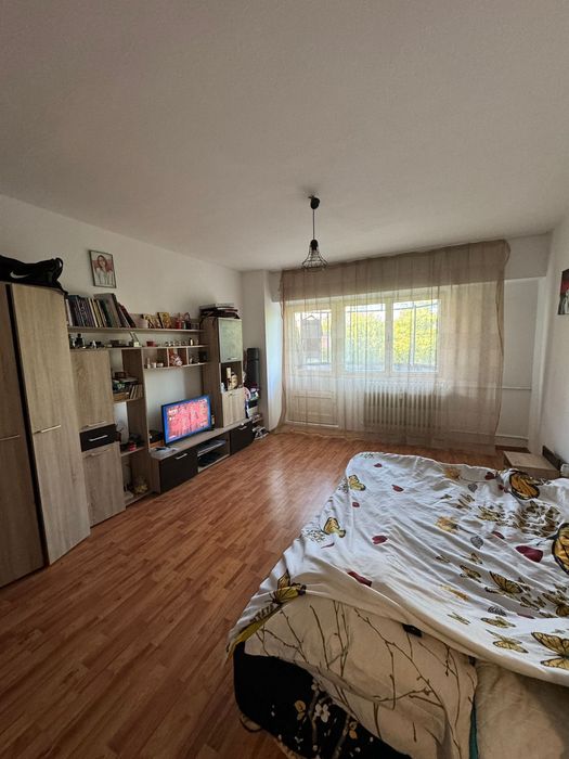 Proprietar Închiriez garsonieră spațioasă  Berceni, Pta Sudului