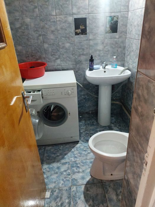 Vand apartament situat un cartierul Noua