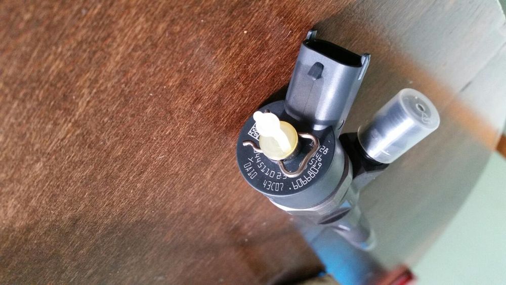 Дюза Чисто нова Бош bosch Пежо Ситроен инжектор